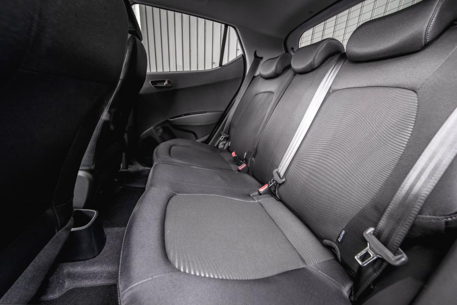 Интерьер Hyundai i10 Play 2019 года  (UK) (фото 33 из 42)